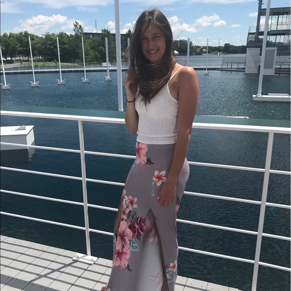 Profile Picture of Cassandra Convertino (@convertinocas) on Poshmark