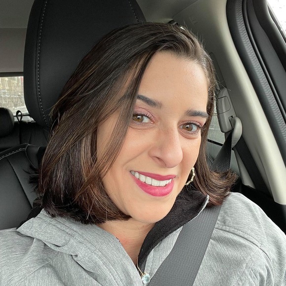 Nanda Nandes - Poshmark Profile Picture of Nanda Nandes (@nandanandes) on Poshmark