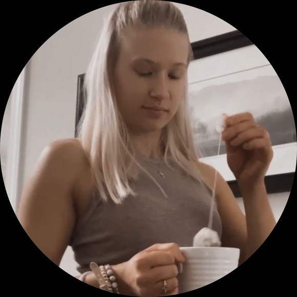 Profile Picture of Lauren Hyson (@lauren_hy) on Poshmark