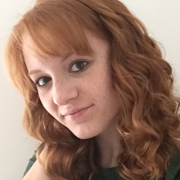 Profile Picture of Gisele Sallade (@gizzle2000) on Poshmark