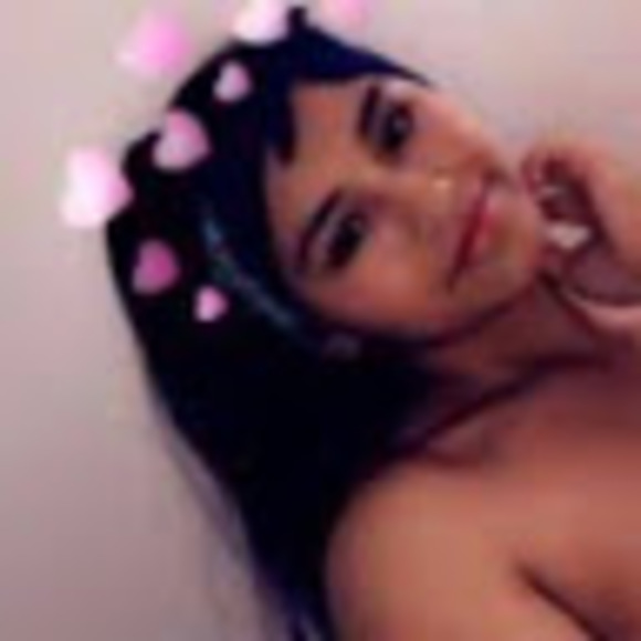 Profile Picture of Kamalani Rutkowski (@thugginkamazzz_) on Poshmark