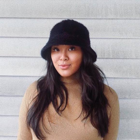 Profile Picture of Annie Dinh (@anidinh) on Poshmark