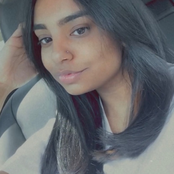 Profile Picture of Alexa Singh (@alexaasingh) on Poshmark