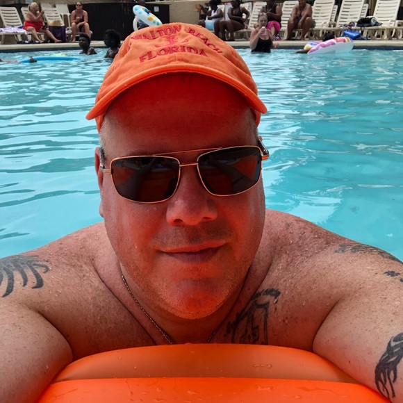 Profile Picture of Scott Gifford (@scott_gifford) on Poshmark