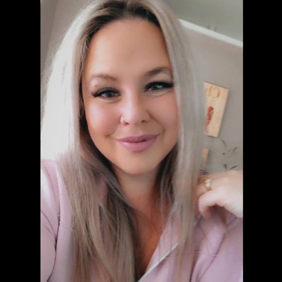 Profile Picture of Kimberly Acker (@keacker1125) on Poshmark