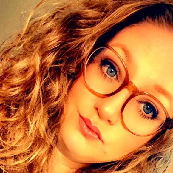 Profile Picture of Theresa Clifton mcanally (@teamcanally) on Poshmark