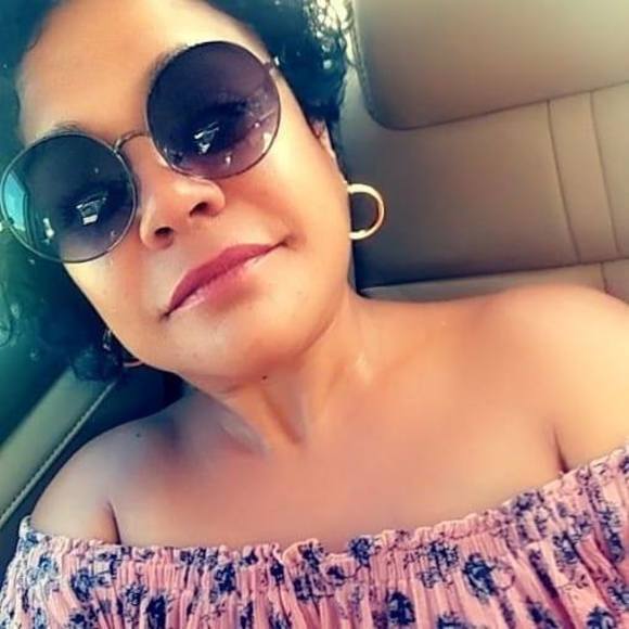 Profile Picture of Yusimit Yusimit (@yhusimit123) on Poshmark