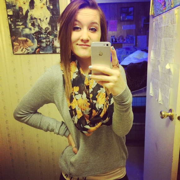 Profile Picture of Krye Heimbaugh (@kryemarie17) on Poshmark