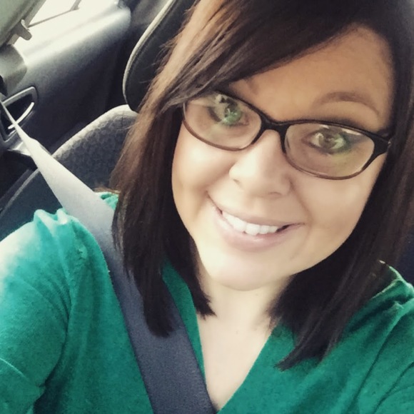 Profile Picture of Heidi Howison (@heidihowison) on Poshmark