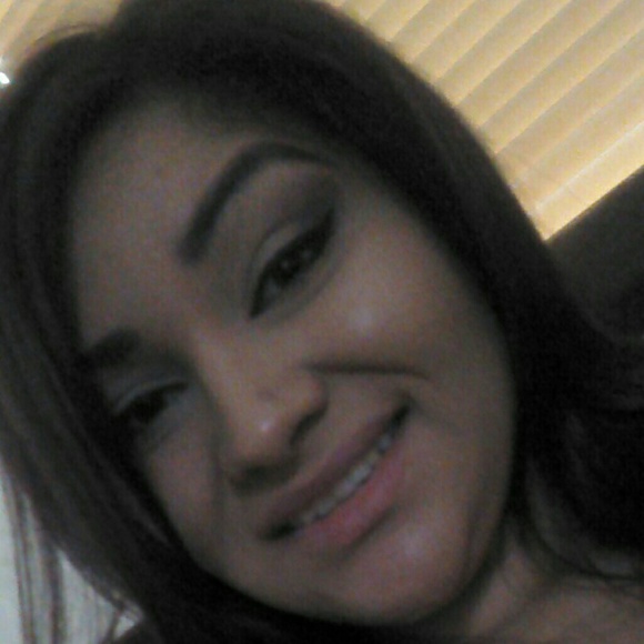 Profile Picture of Bernice Guzman (@lenae1989) on Poshmark