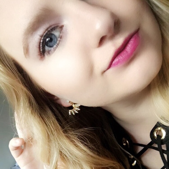 Profile Picture of Taylor Leskovar (@tayleskovar) on Poshmark