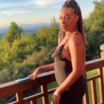 Profile Picture of Carolyn Snowden (@bread_over_crumbs) on Instagram