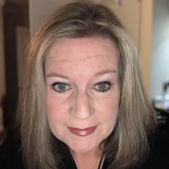 Profile Picture of Debbie Irick (@dzirick) on Poshmark