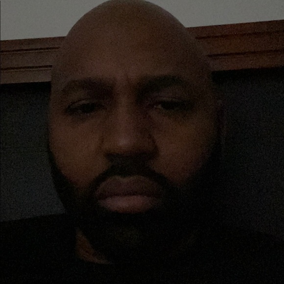 Profile Picture of Derrick Redmond (@derrickredmond) on Poshmark