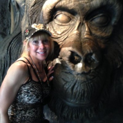 Profile Picture of Linda Buchanan (@LindaB211) on Twitter