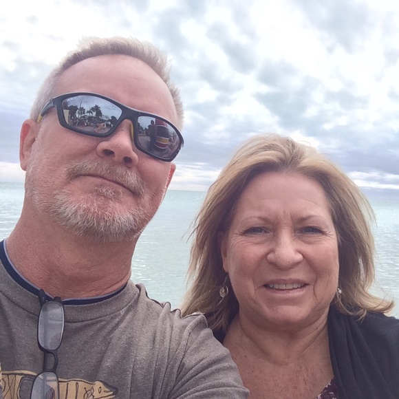 Profile Picture of Roberta Standish (@rstandish) on Poshmark