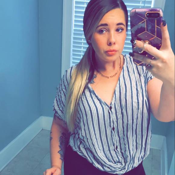 Brittany Saxton - Poshmark Profile Picture of Brittany Saxton (@brittany_saxton) on Poshmark