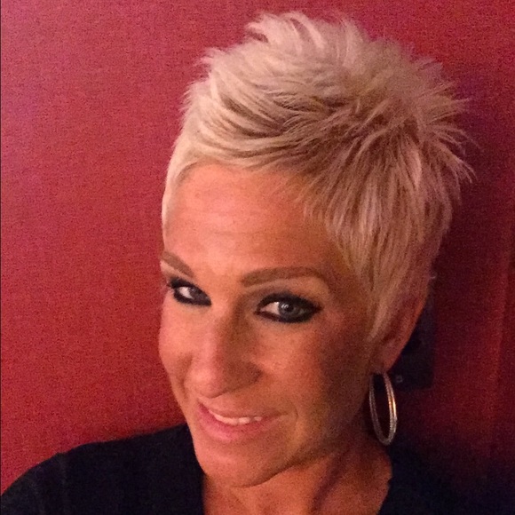 Profile Picture of Hillary Ziemendorf (@hillarycbh) on Poshmark