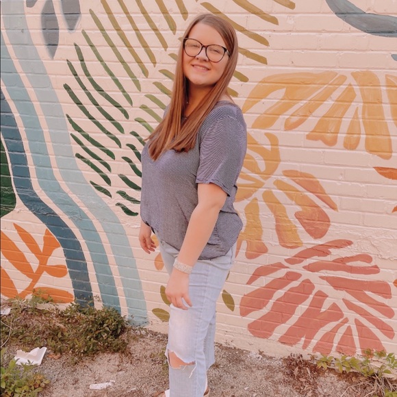 Profile Picture of Abigail Honzell (@abigail_honzell) on Poshmark