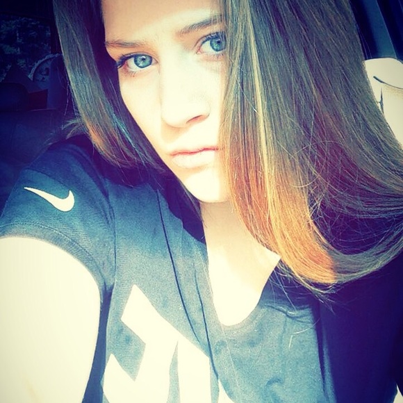 Profile Picture of Savannah Perry (@savy033) on Poshmark