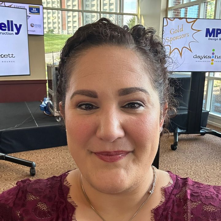 Profile Picture of user2219984121522 (@amberlhurst) on Tiktok