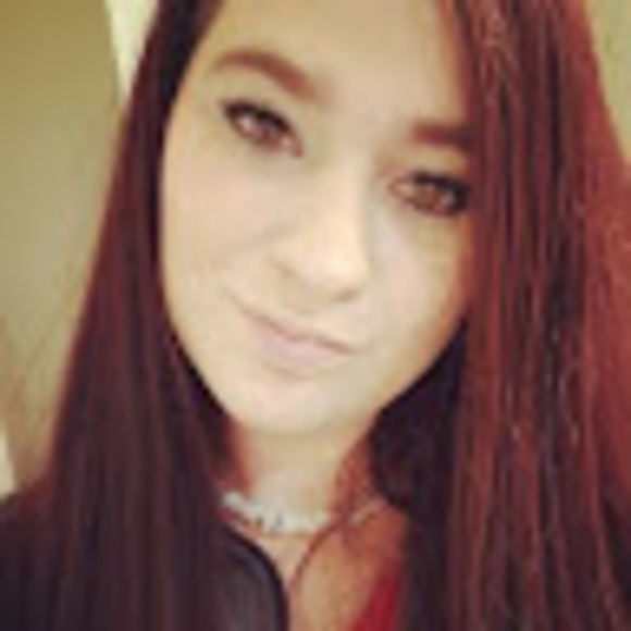 Profile Picture of Michele Thompson webber (@shellann0016) on Poshmark