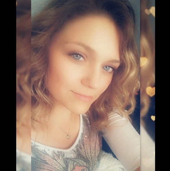 Profile Picture of Stephanie Feikert (@stefffanay_87) on Poshmark