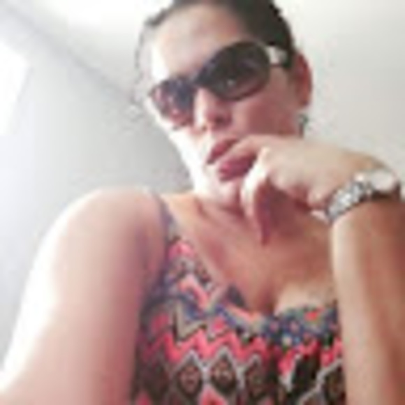 Profile Picture of Evelyn Barnes (@barnese1974) on Poshmark