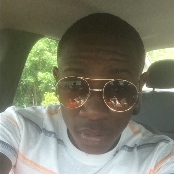 Profile Picture of Dwayne Reid (@kingdwayne876) on Poshmark