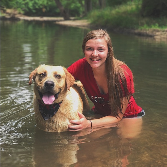 Profile Picture of Claire Shadowens (@cshadowens6) on Poshmark