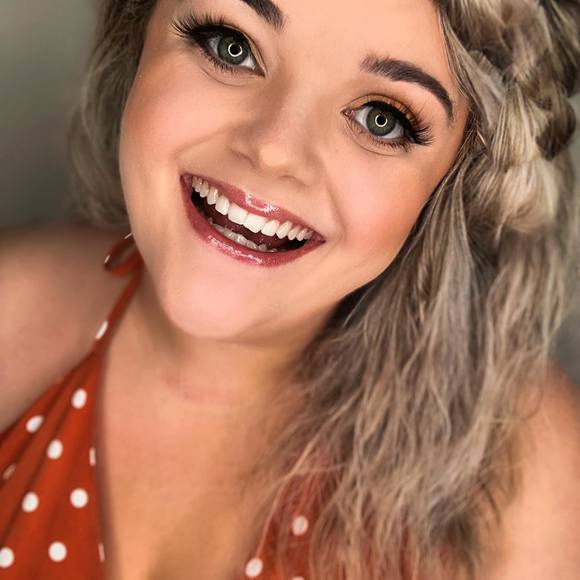 Profile Picture of Michaela Sweatt (@michaelasweatt) on Poshmark