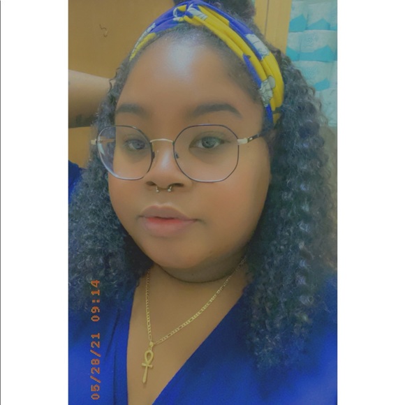 Profile Picture of Tianna Coleman (@tiannaccoleman) on Poshmark