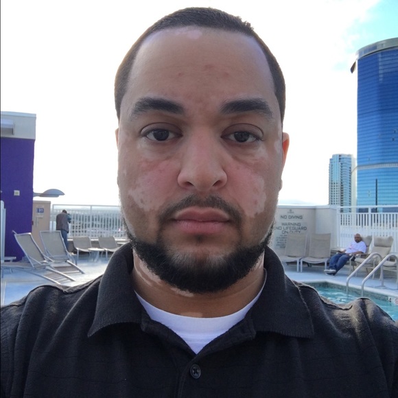Profile Picture of Robinson Acosta (@robinson08) on Poshmark