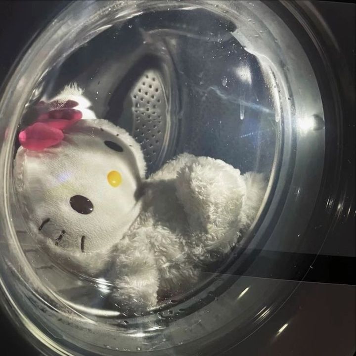 Profile Picture of 𝐣𝐢𝐧𝐲𝐨𝐮𝐧𝐠 🐧 (@._jinyoung) on Tiktok