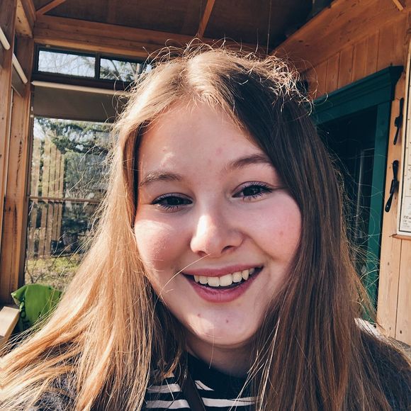 Profile Picture of Eva Roy (@vavaroy01) on Poshmark