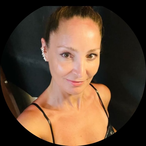 Profile Picture of Patty Silva (@braria) on Poshmark