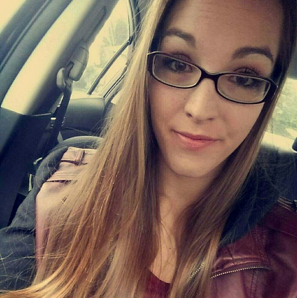 Profile Picture of Megan Naples (@mnaples13) on Poshmark