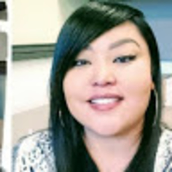 Profile Picture of Kim Moeai (@kimziejj) on Poshmark