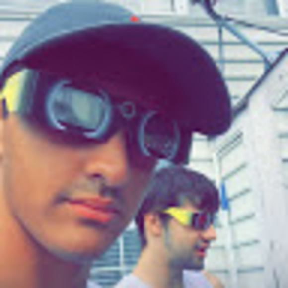 Profile Picture of Faris Al-mufti (@almuftifaris) on Poshmark