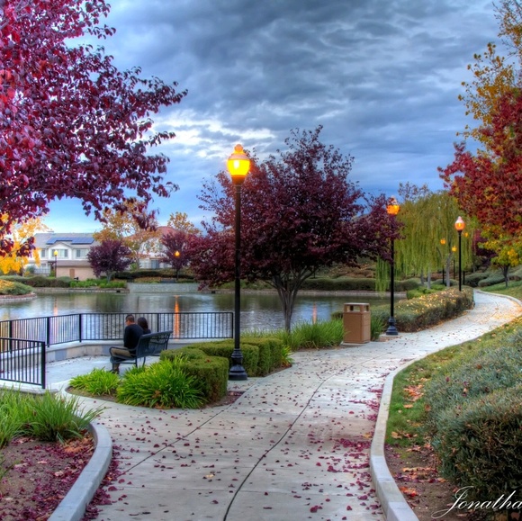 Profile Picture of Julian Johnson (@tyannakiel) on Poshmark