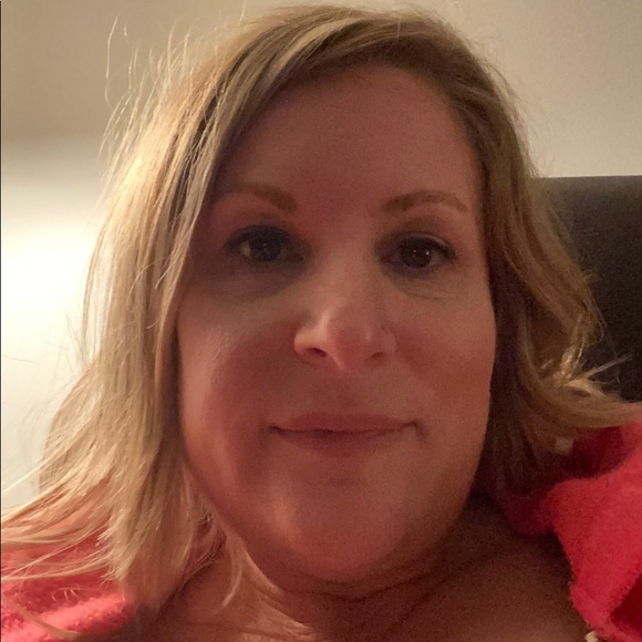 Profile Picture of Gina Mancini (@gmtm75) on Poshmark