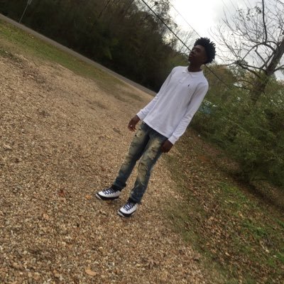 Profile Picture of Tyrone Burton (@afool_tyron3) on Twitter