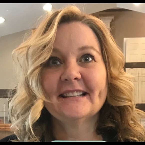 Profile Picture of Laura Rennison (@koinania) on Poshmark