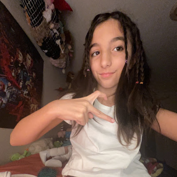 Profile Picture of Juliette Cruz (@juliettecruz212) on Poshmark