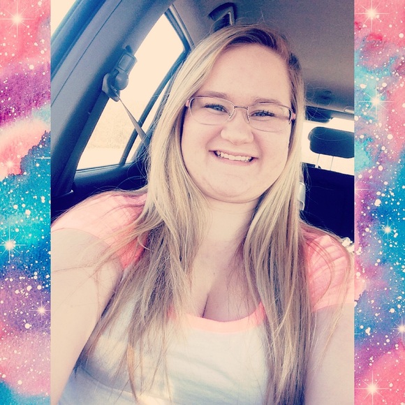 Profile Picture of Gabby Pepping (@fullofsass) on Poshmark