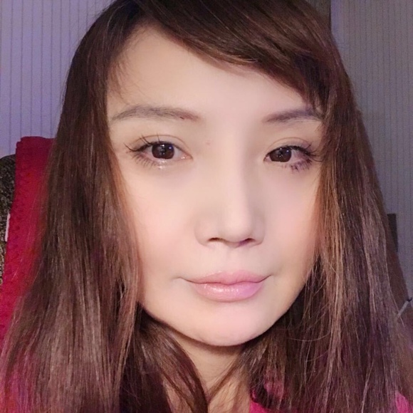 Profile Picture of Yuqing Liu (@6785705873) on Poshmark