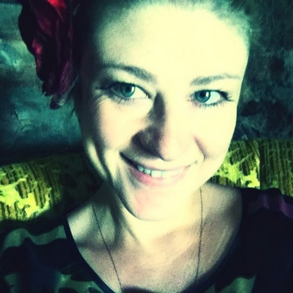 Profile Picture of M Wells (@phemphatal) on Poshmark