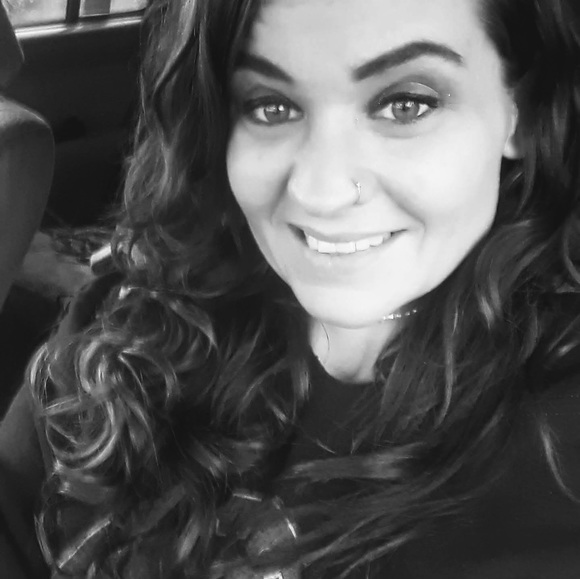 Profile Picture of Kimmy Kim (@kimhawkins24) on Poshmark