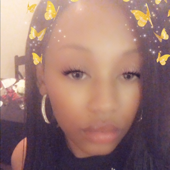 Profile Picture of Atavia Hobbs (@modelnme) on Poshmark