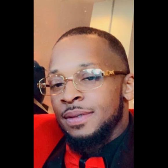 Profile Picture of Victor Allen (@vicmarallen1985) on Poshmark